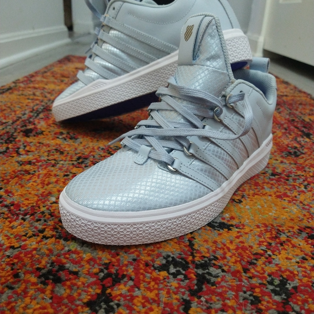 K - Swiss size 8 womens Donovan Athletic Shoe.. 60$ obo